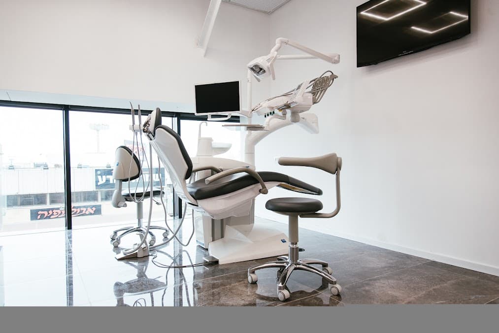 כניסה למרפאת שיניים מודרנית  -  תמונת אווירה