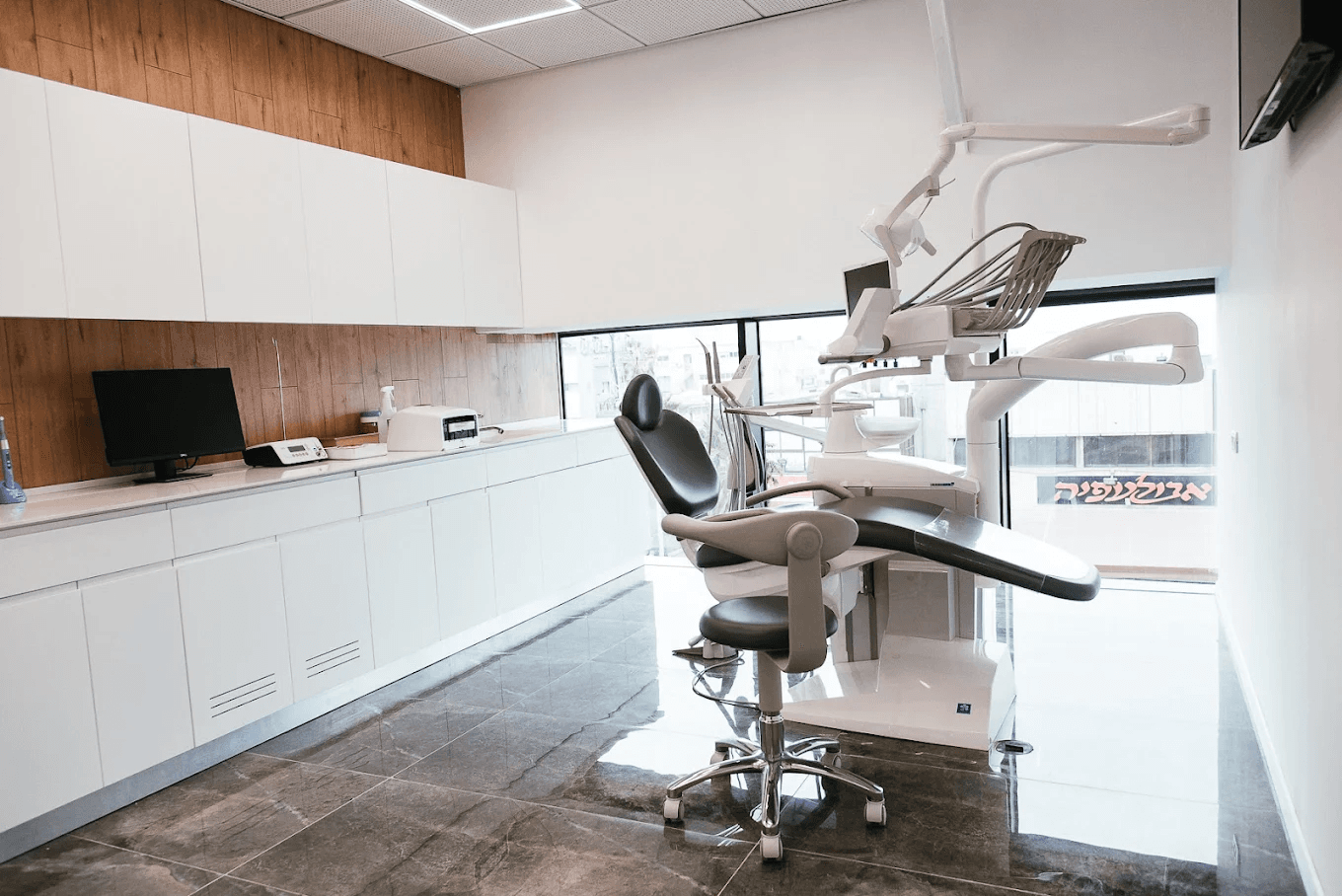 חיוך טבעי  -  תמונת אווירה אסתטית