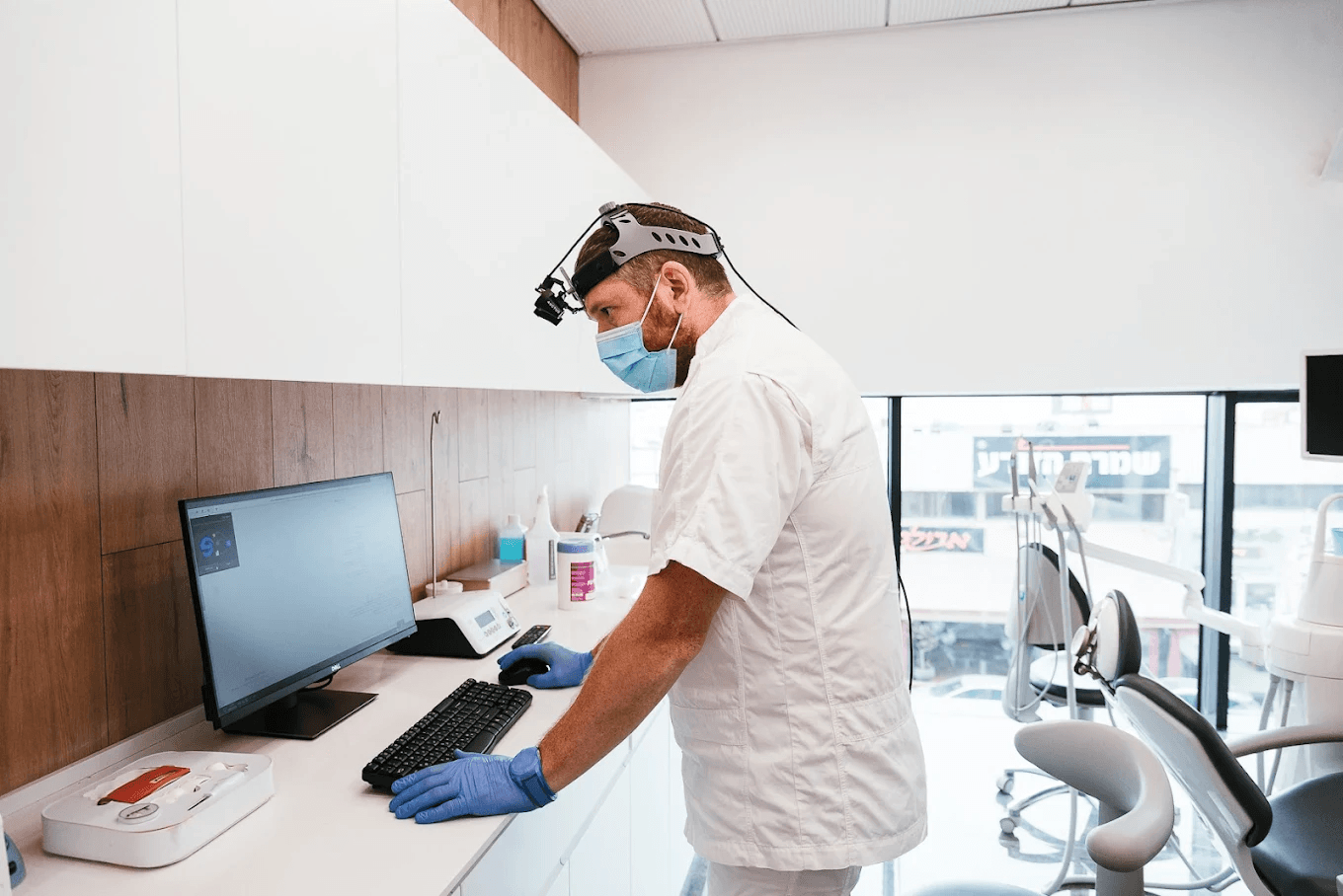 שיחה רגועה עם רופא שיניים  -  תמונת אווירה