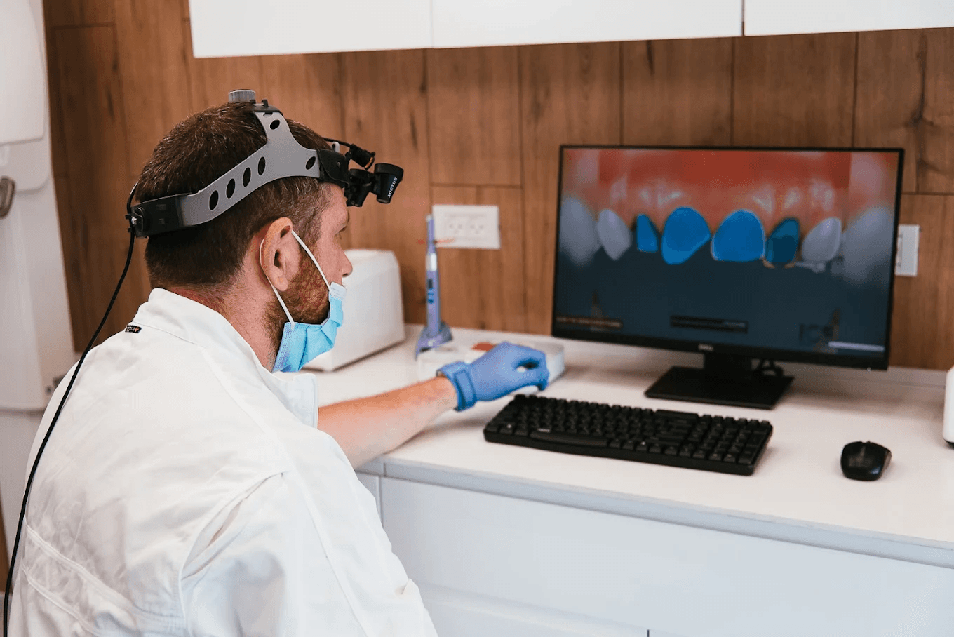 בדיקת חניכיים קלינית  -  תמונת אווירה